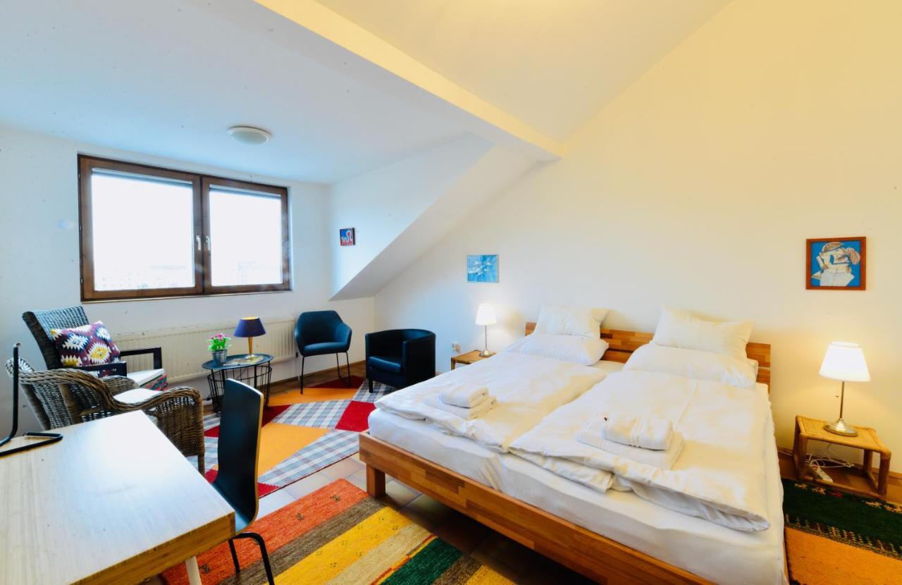 Charming Attic Apartment Near Messe Wien And Center Exterior photo