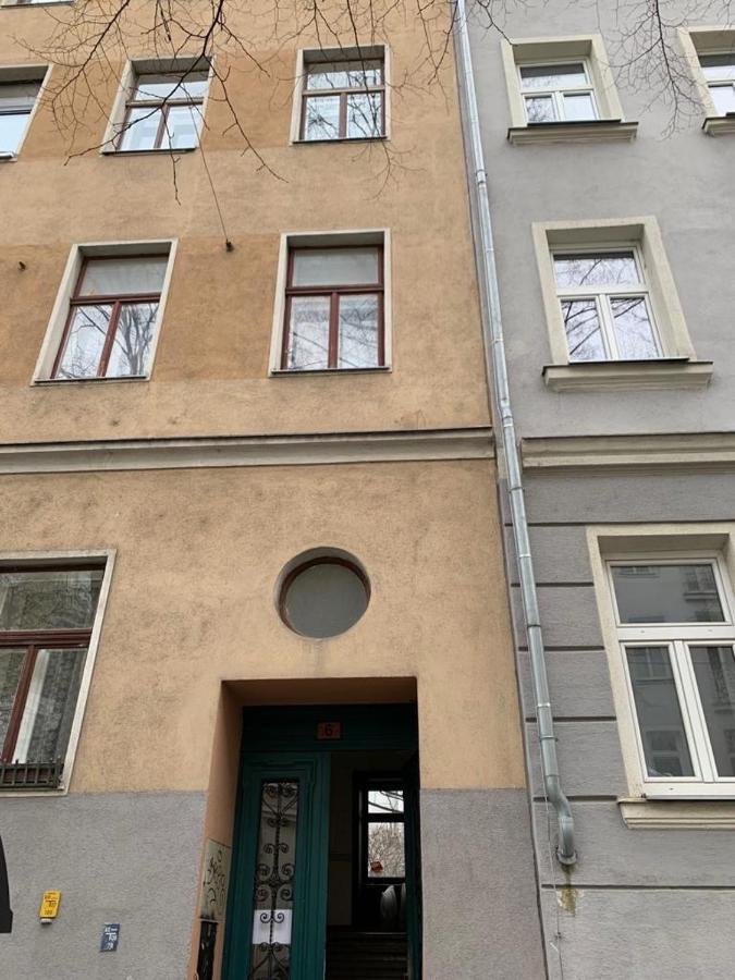 Charming Attic Apartment Near Messe Wien And Center Exterior photo